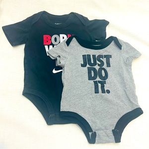 NIKE 2 Pack Onesies SIZE 6/9 months preloved 💕